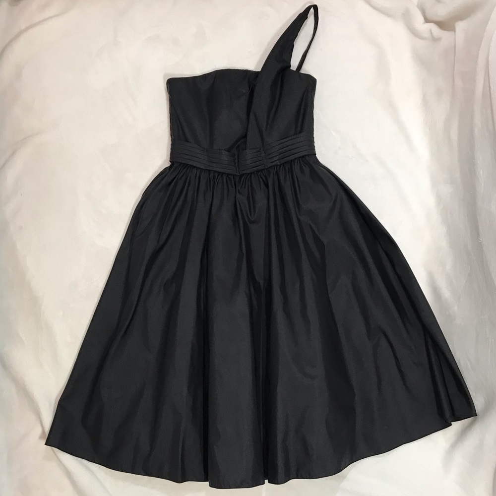 Mori Lee black one shoulder cocktail dress. Size 9/10. EUC.